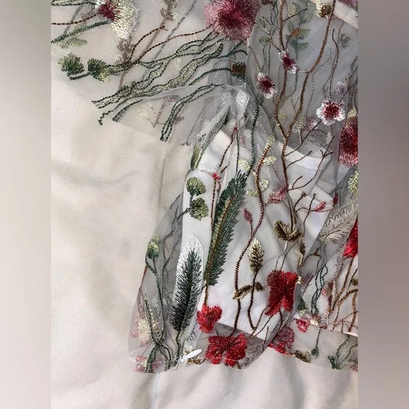 MENDOCINO • cropped mesh blouse with floral decal and built-in bandeau - Picture 5 of 6